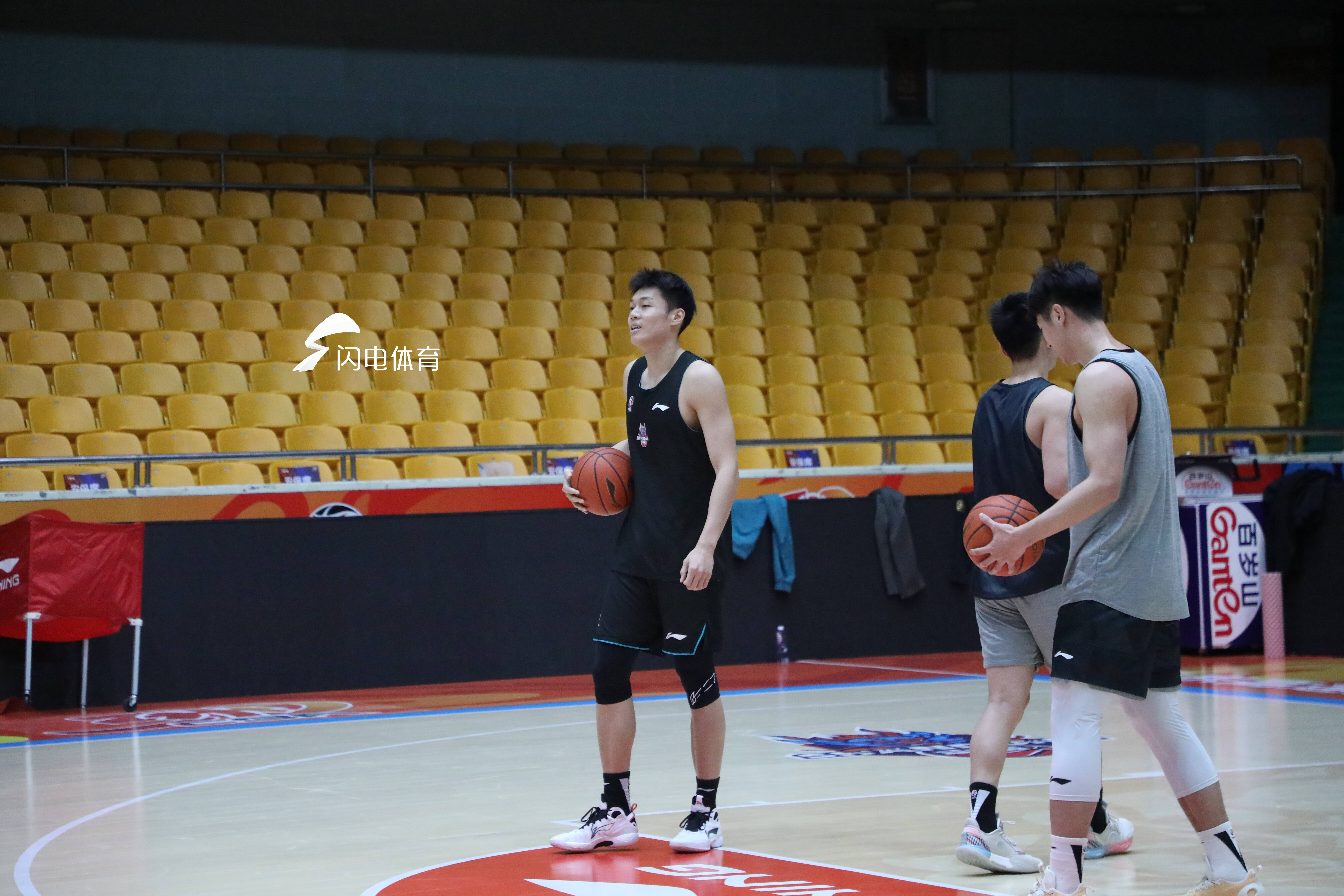 关于山东男篮发布备战花絮，今夜绝杀压哨，NBA总决赛任务艰巨，训练强度明显提升的信息